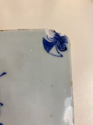 Two rare Chinese blue and white tiles with a scholar and a guardian, Transitional period — 照片 4