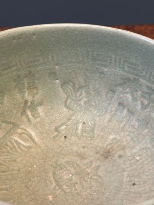 RETURNED 10/12/24 Two rare Chinese Longquan celadon bowls with figural anhua design, Yuan — 照片 17