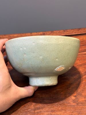 RETURNED 10/12/24 Two rare Chinese Longquan celadon bowls with figural anhua design, Yuan — 照片 18
