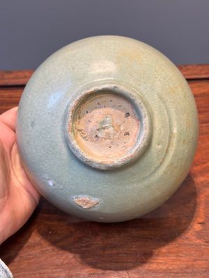 RETURNED 10/12/24 Two rare Chinese Longquan celadon bowls with figural anhua design, Yuan — 照片 20
