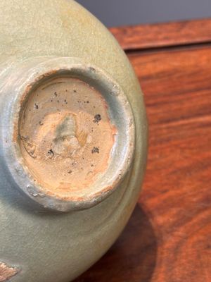 RETURNED 10/12/24 Two rare Chinese Longquan celadon bowls with figural anhua design, Yuan — 照片 22