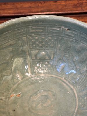 RETURNED 10/12/24 Two rare Chinese Longquan celadon bowls with figural anhua design, Yuan — 照片 4