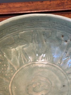RETURNED 10/12/24 Two rare Chinese Longquan celadon bowls with figural anhua design, Yuan — 照片 6