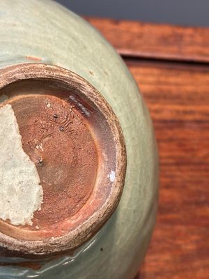 RETURNED 10/12/24 Two rare Chinese Longquan celadon bowls with figural anhua design, Yuan — 照片 9