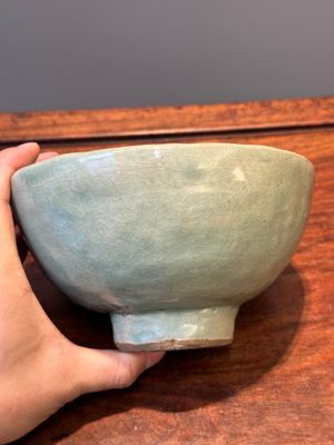 RETURNED 10/12/24 Two rare Chinese Longquan celadon bowls with figural anhua design, Yuan — 照片 10