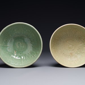 RETURNED 10/12/24 Two rare Chinese Longquan celadon bowls with figural anhua design, Yuan — 照片 2