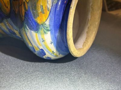 Two rare polychrome Italian maiolica albarelli, Urbino or Venice, 16th C. — photo 5