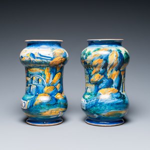 Two rare polychrome Italian maiolica albarelli, Urbino or Venice, 16th C. — photo 4