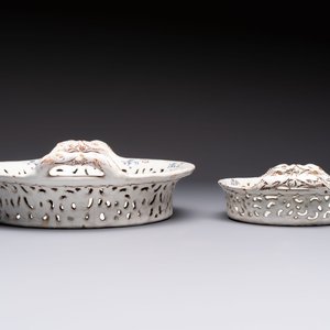 Two reticulated Brussels faience 'A la Haie Fleurie' baskets and a sauce boat, 18th C. — photo 3