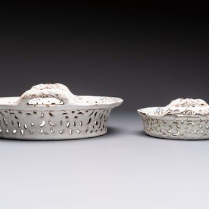 Two reticulated Brussels faience 'A la Haie Fleurie' baskets and a sauce boat, 18th C. — photo 5