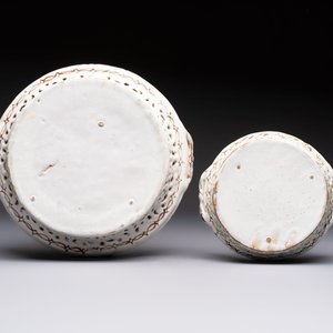 Two reticulated Brussels faience 'A la Haie Fleurie' baskets and a sauce boat, 18th C. — photo 7