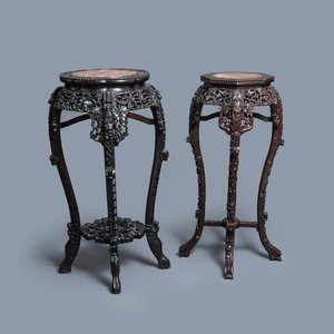 Two reticulated Chinese carved wooden stands, 19/20th C. — 照片 1