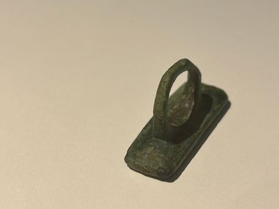 Two Roman bronze stamps inscribed 'SOFRONI' and 'DISUC', ca. 2nd C. — 照片 13