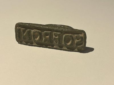 Two Roman bronze stamps inscribed 'SOFRONI' and 'DISUC', ca. 2nd C. — 照片 23