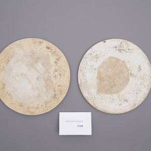 Two round Chinese famille rose plaques, Republic — photo 4