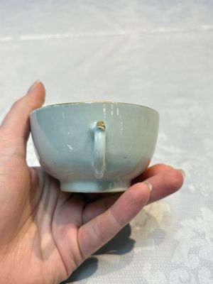 Two sets of Chinese export monogrammed polychrome cups and saucers, Qianlong/Jiaqing — photo 20