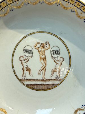Two sets of Chinese export monogrammed polychrome cups and saucers, Qianlong/Jiaqing — photo 2