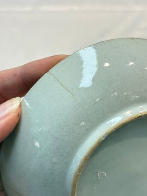 Two sets of Chinese export monogrammed polychrome cups and saucers, Qianlong/Jiaqing — photo 4
