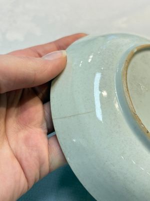 Two sets of Chinese export monogrammed polychrome cups and saucers, Qianlong/Jiaqing — photo 5