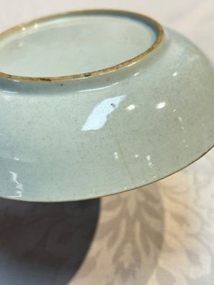 Two sets of Chinese export monogrammed polychrome cups and saucers, Qianlong/Jiaqing — photo 6
