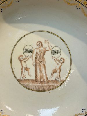 Two sets of Chinese export monogrammed polychrome cups and saucers, Qianlong/Jiaqing — photo 9