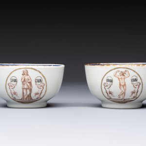 Two sets of Chinese export monogrammed polychrome cups and saucers, Qianlong/Jiaqing — photo 4