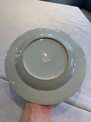 Two sets of six Chinese famille rose plates with peonies, Yongzheng/Qianlong — photo 25
