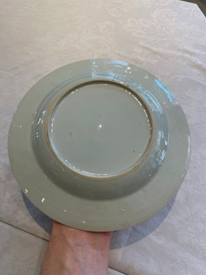 Two sets of six Chinese famille rose plates with peonies, Yongzheng/Qianlong — photo 30