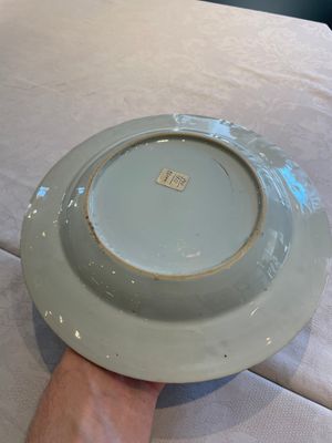 Two sets of six Chinese famille rose plates with peonies, Yongzheng/Qianlong — photo 33