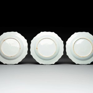 Two sets of six Chinese famille rose plates with peonies, Yongzheng/Qianlong — photo 7