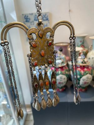 Two silver bracelets, two pendants with carnelian stones, a silver back ornament and a silver capstone, Turkmenistan, 19/20th C. — photo 6
