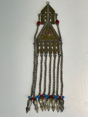 Two silver bracelets, two pendants with carnelian stones, a silver back ornament and a silver capstone, Turkmenistan, 19/20th C. — photo 7
