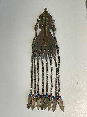 Two silver bracelets, two pendants with carnelian stones, a silver back ornament and a silver capstone, Turkmenistan, 19/20th C. — photo 8