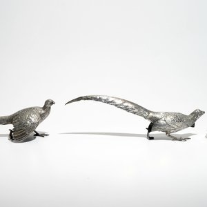 Two silver pheasants, a table bell and a pair of marble urns and covers, 19/20th C. — 照片 2