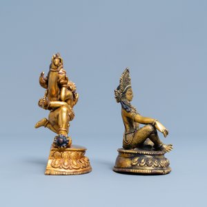 Two Sino-Tibetan gilt bronze figures, 19th C. — 照片 3