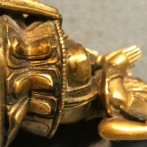 Two Sino-Tibetan gilt bronze figures of Buddha Shakyamuni and Avalokiteshvara, 18/19th C. — 照片 31
