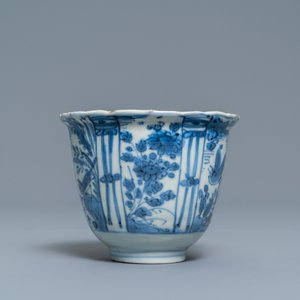 Two small Chinese blue and white plates and a crow cup, Kangxi and Wanli — photo 4