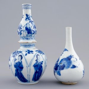 Two small Chinese blue and white vases, Kangxi — photo 3