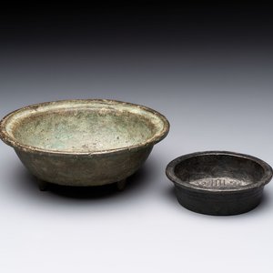 Two small Chinese bronze brush washers, Dong Chang Qi 董昌器 and Da Xiang Yuan Nian 大象元年 marks, Yuan/Ming — photo 1