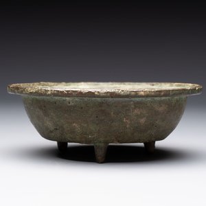 Two small Chinese bronze brush washers, Dong Chang Qi 董昌器 and Da Xiang Yuan Nian 大象元年 marks, Yuan/Ming — photo 5