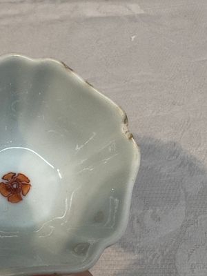 Two small Chinese famille verte handled cups with 'prunus on cracked ice' and 'shou' design, Kangxi — photo 8