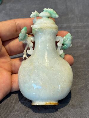 Two small Chinese jade vases and two snuff bottles, 19th C. — photo 19