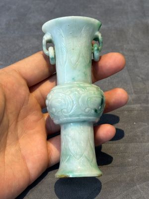 Two small Chinese jade vases and two snuff bottles, 19th C. — photo 22