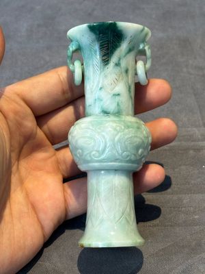 Two small Chinese jade vases and two snuff bottles, 19th C. — photo 24