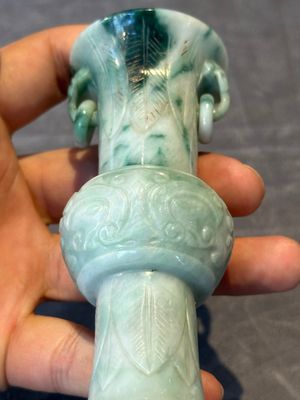 Two small Chinese jade vases and two snuff bottles, 19th C. — photo 27