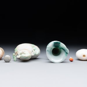 Two small Chinese jade vases and two snuff bottles, 19th C. — photo 5