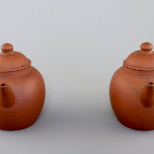 Two small Chinese yixing stoneware teapots, 18/19th C. — photo 4