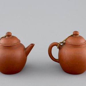 Two small Chinese yixing stoneware teapots, 18/19th C. — photo 5