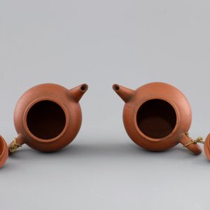 Two small Chinese yixing stoneware teapots, 18/19th C. — photo 7