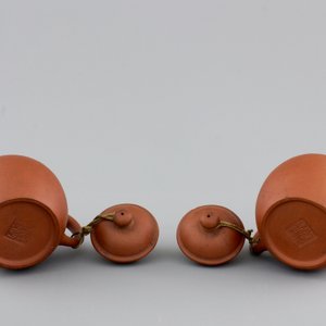 Two small Chinese yixing stoneware teapots, 18/19th C. — photo 8